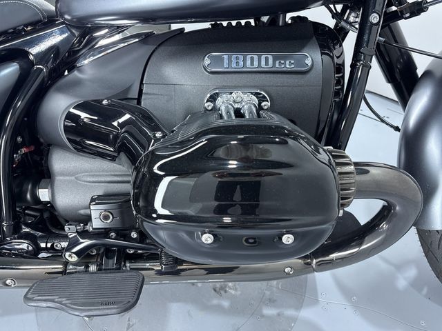 bmw - r-18-rocktane