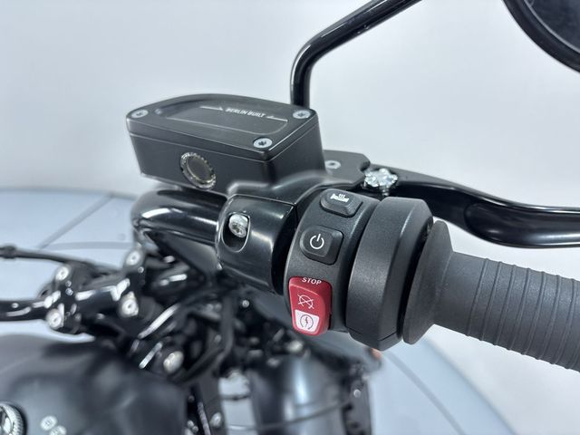 bmw - r-18-rocktane