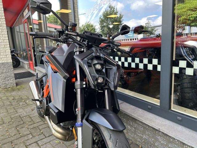 ktm - 1390-super-duke-r-evo