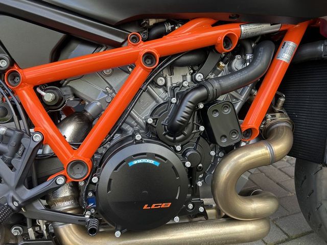 ktm - 1390-super-duke-r-evo