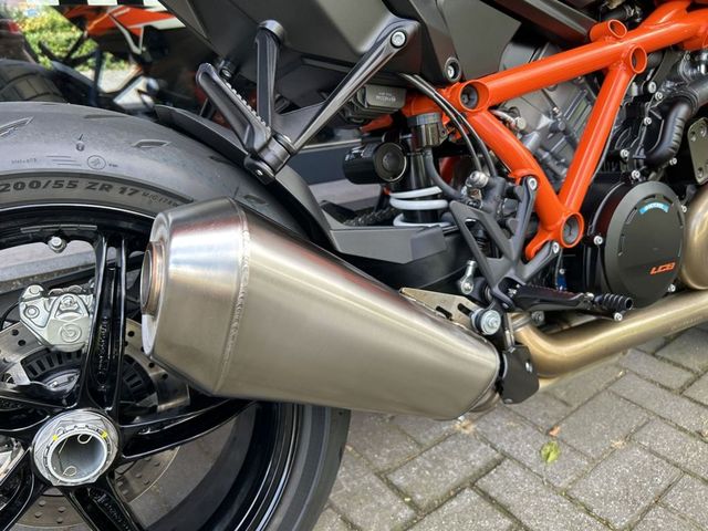 ktm - 1390-super-duke-r-evo
