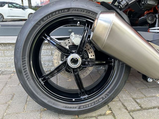 ktm - 1390-super-duke-r-evo