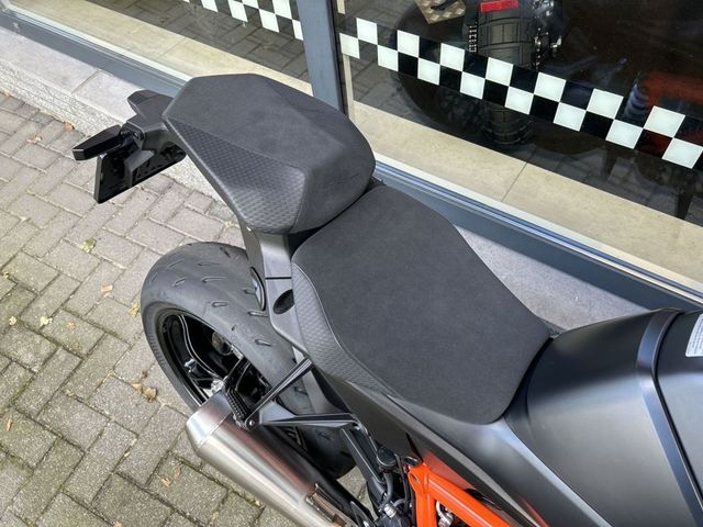 ktm - 1390-super-duke-r-evo