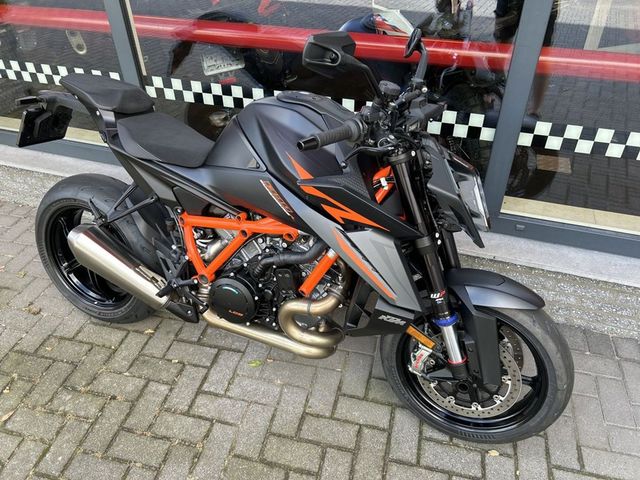 ktm - 1390-super-duke-r-evo