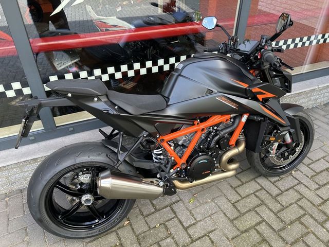 ktm - 1390-super-duke-r-evo