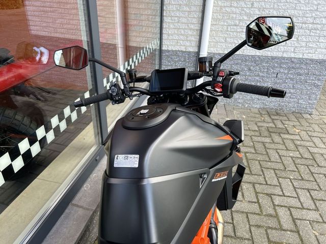 ktm - 1390-super-duke-r-evo