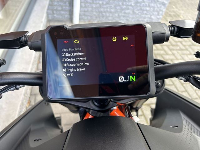 ktm - 1390-super-duke-r-evo