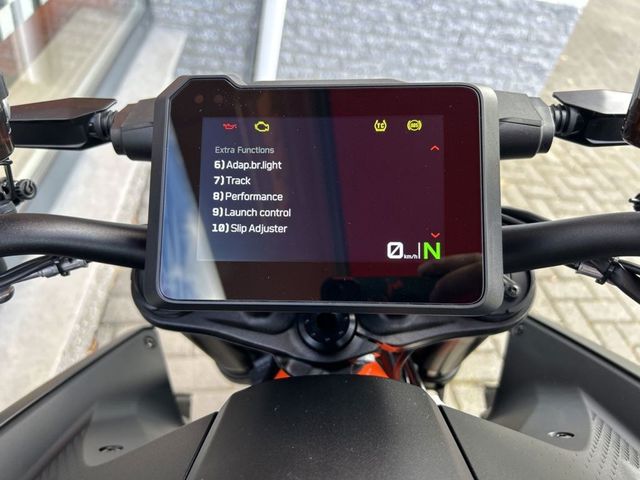 ktm - 1390-super-duke-r-evo