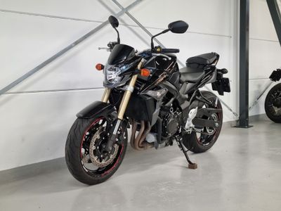 SUZUKI GSR 750 – foto 2