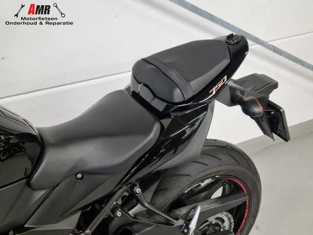 suzuki - gsr-750