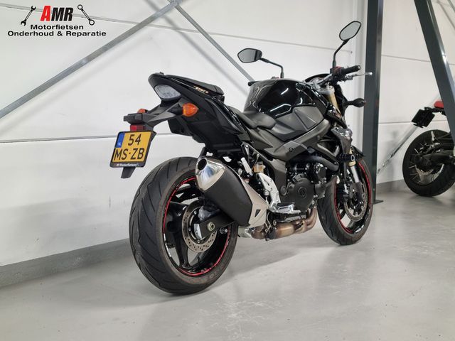 suzuki - gsr-750