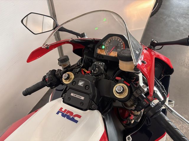 honda - cbr-1000-rr-fireblade