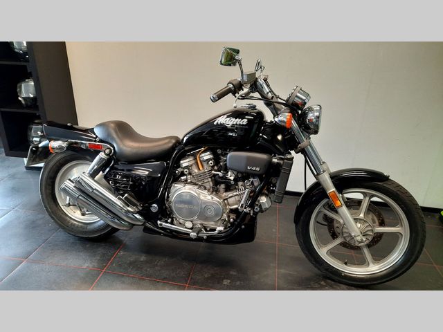 honda - vf-750-c-supermagna
