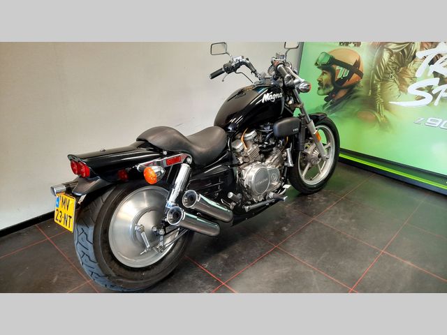 honda - vf-750-c-supermagna