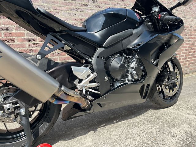 honda - cbr-1000-rr-r-fireblade-st