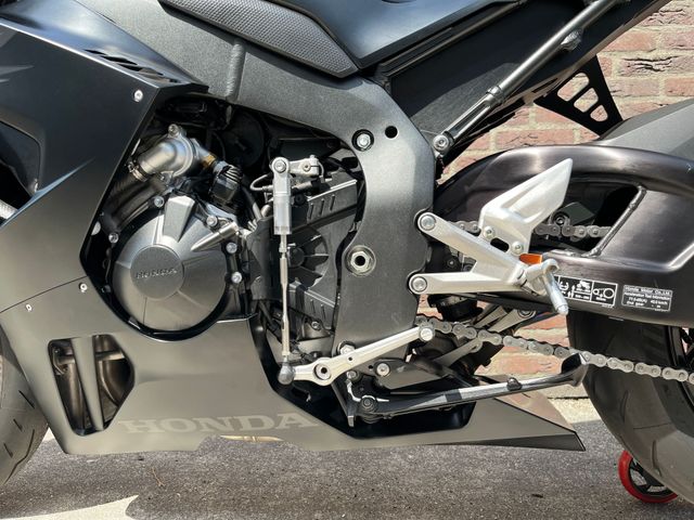 honda - cbr-1000-rr-r-fireblade-st