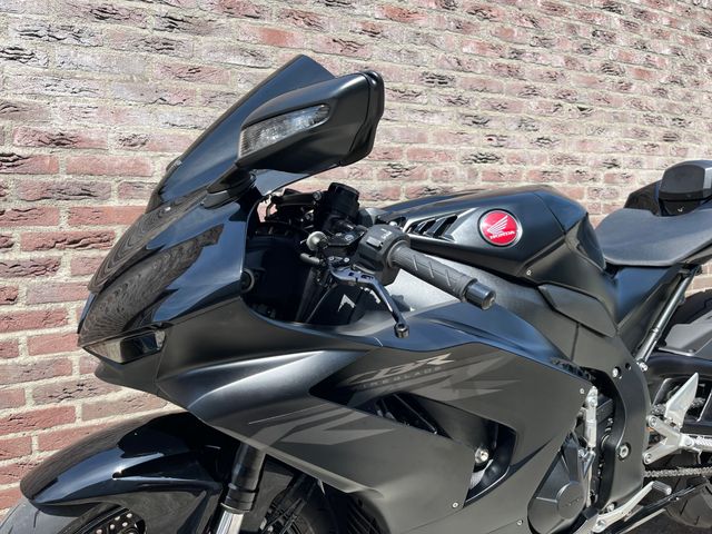honda - cbr-1000-rr-r-fireblade-st