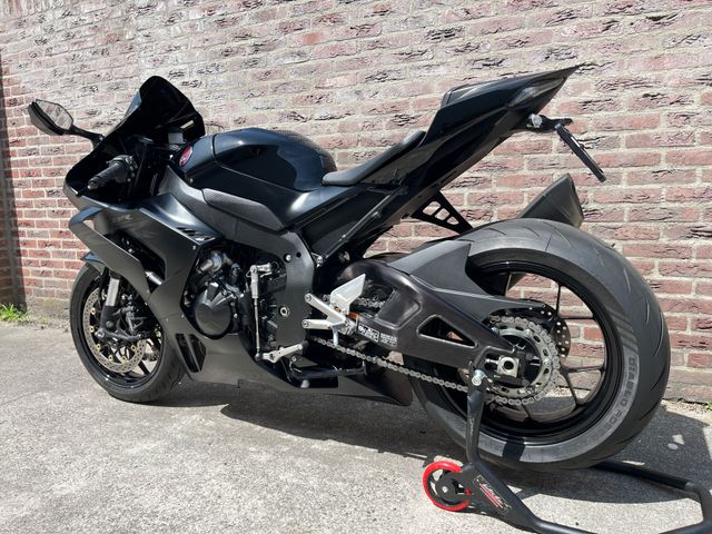 honda - cbr-1000-rr-r-fireblade-st
