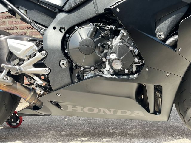 honda - cbr-1000-rr-r-fireblade-st