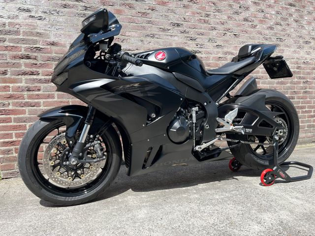 honda - cbr-1000-rr-r-fireblade-st