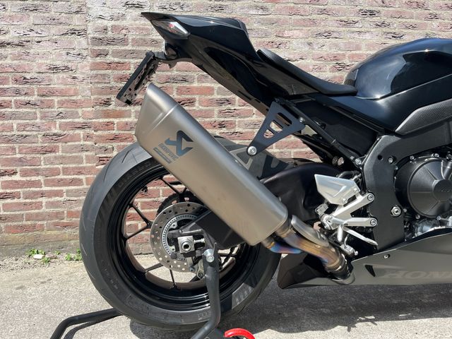 honda - cbr-1000-rr-r-fireblade-st