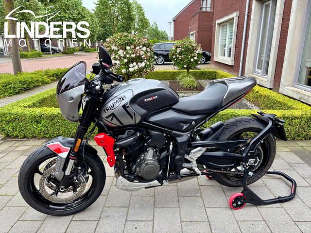 triumph - trident-660