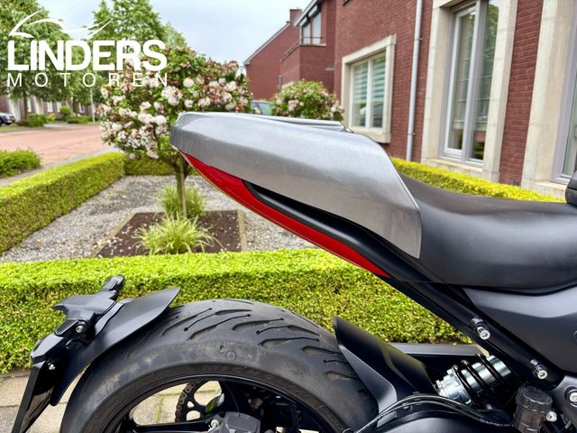 triumph - trident-660