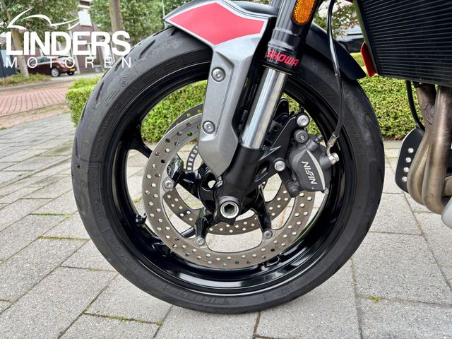 triumph - trident-660