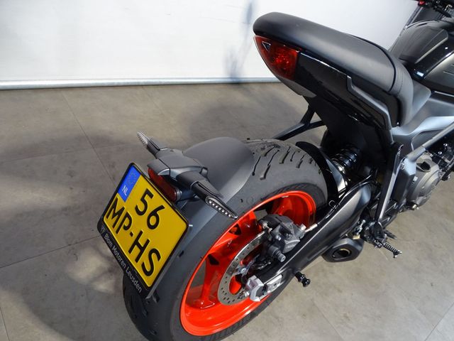 triumph - trident-660