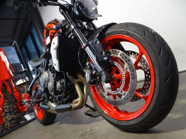 triumph - trident-660