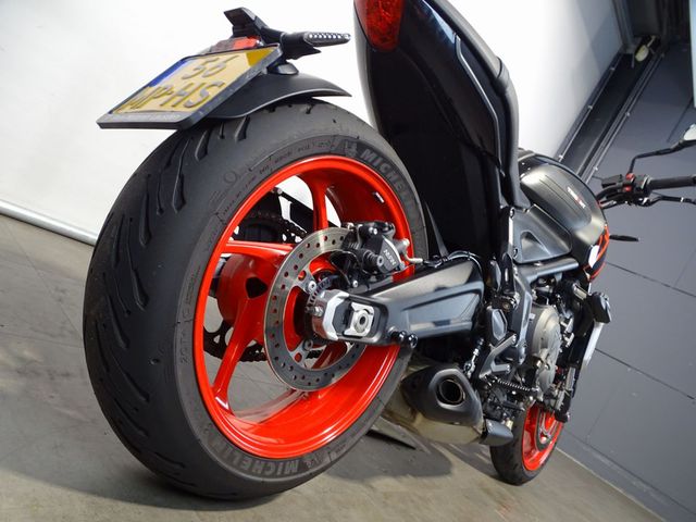 triumph - trident-660
