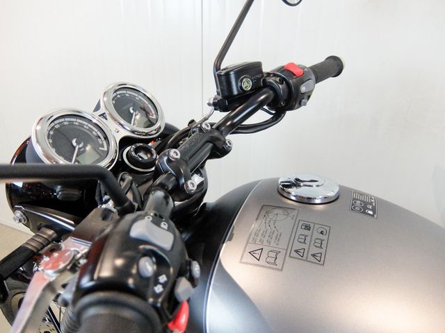 triumph - bonneville-t-120-black