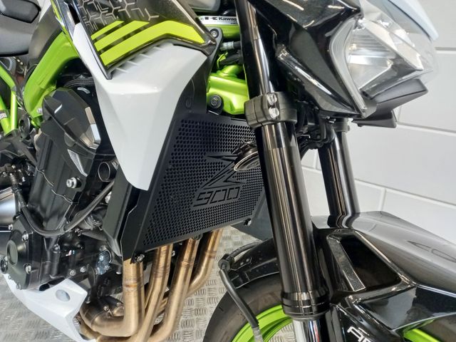 kawasaki - z900