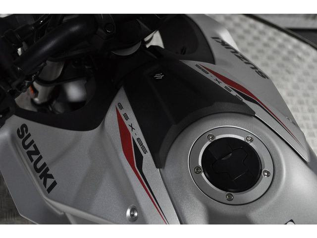 suzuki - gsx-8s