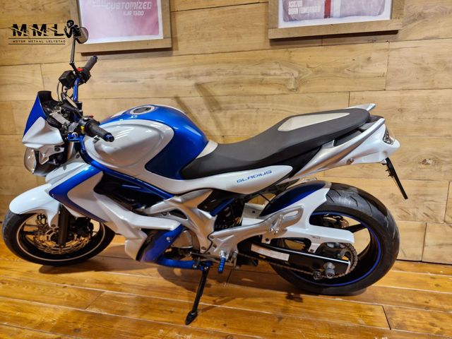 suzuki - sfv-650-gladius
