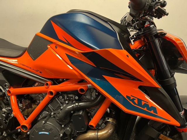 ktm - 1290-super-duke-r