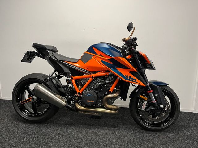 ktm - 1290-super-duke-r