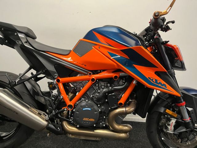 ktm - 1290-super-duke-r