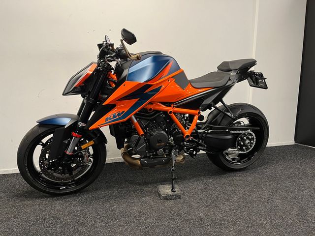 ktm - 1290-super-duke-r