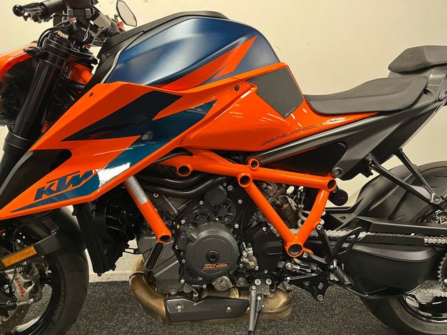 ktm - 1290-super-duke-r