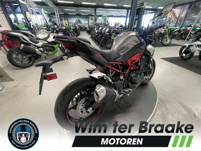 kawasaki - z900