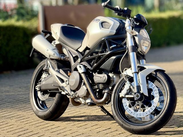 ducati - monster-696