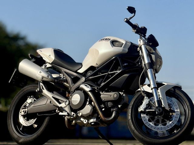 ducati - monster-696
