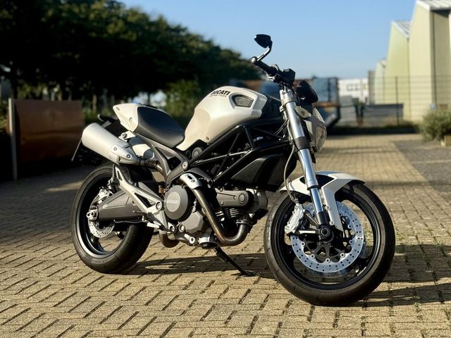 ducati - monster-696