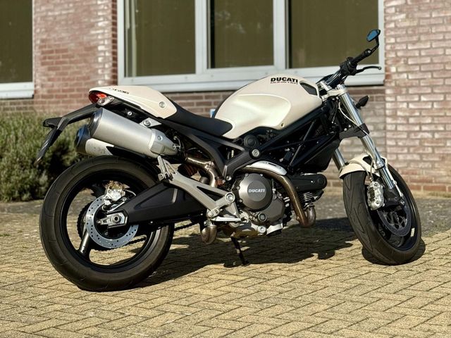 ducati - monster-696