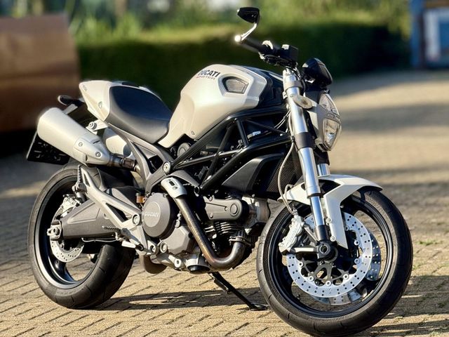 ducati - monster-696