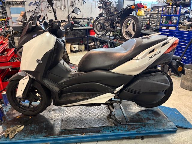 yamaha - x-max-300-abs