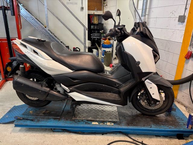 yamaha - x-max-300-abs