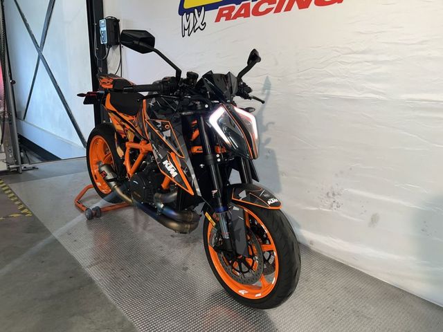 ktm - 1290-super-duke-r