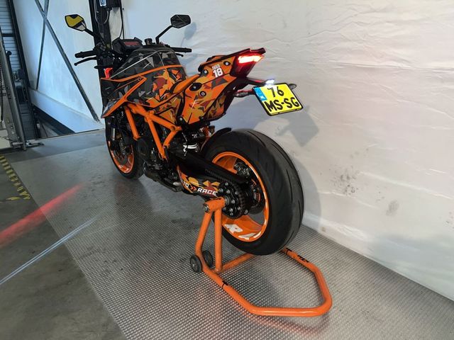ktm - 1290-super-duke-r